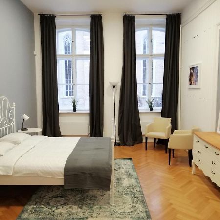 Filinhome Zmaj Jovina Suite Novi Sad Esterno foto
