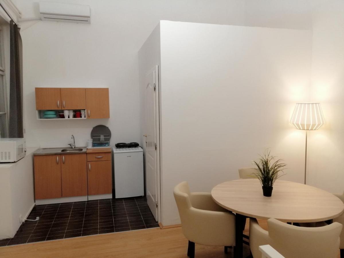 Filinhome Zmaj Jovina Suite Novi Sad Esterno foto
