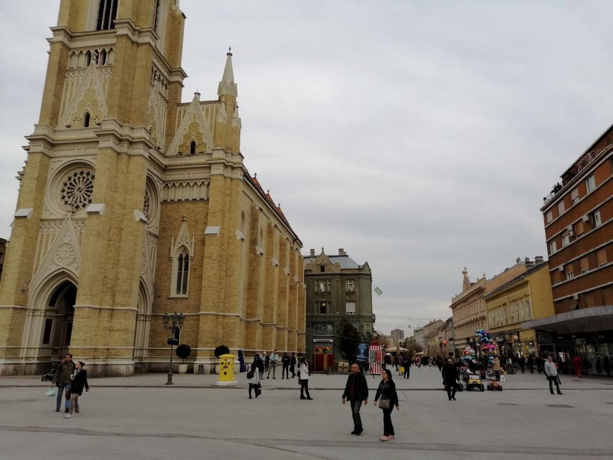 Filinhome Zmaj Jovina Suite Novi Sad Esterno foto