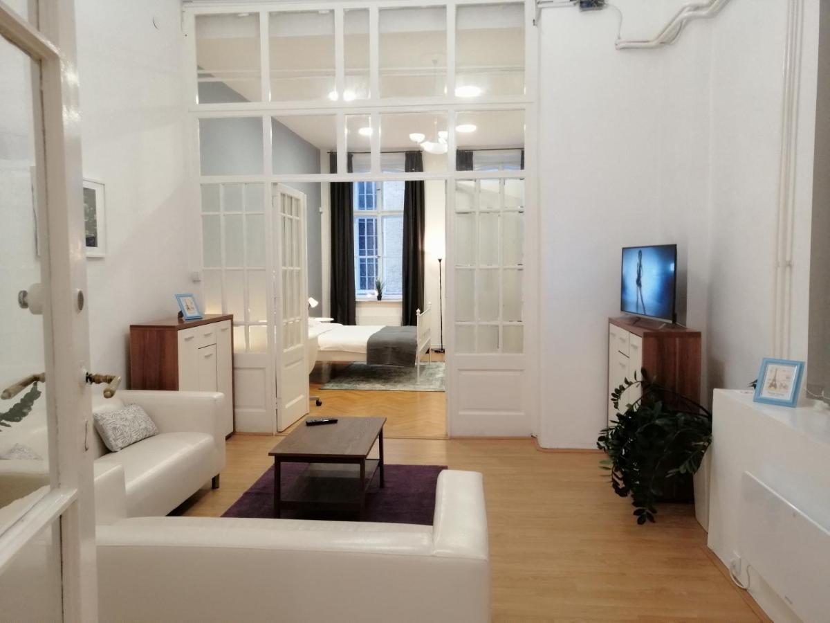 Filinhome Zmaj Jovina Suite Novi Sad Esterno foto