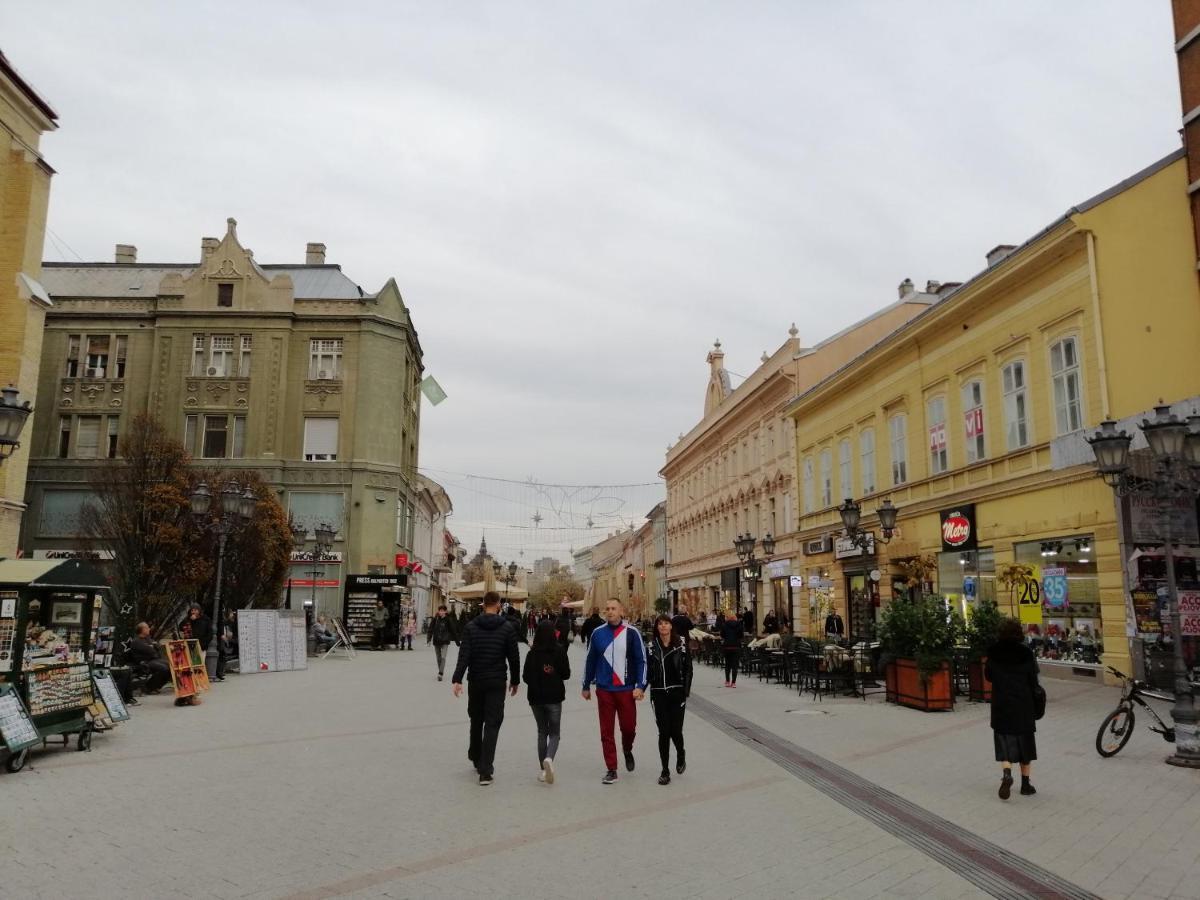 Filinhome Zmaj Jovina Suite Novi Sad Esterno foto