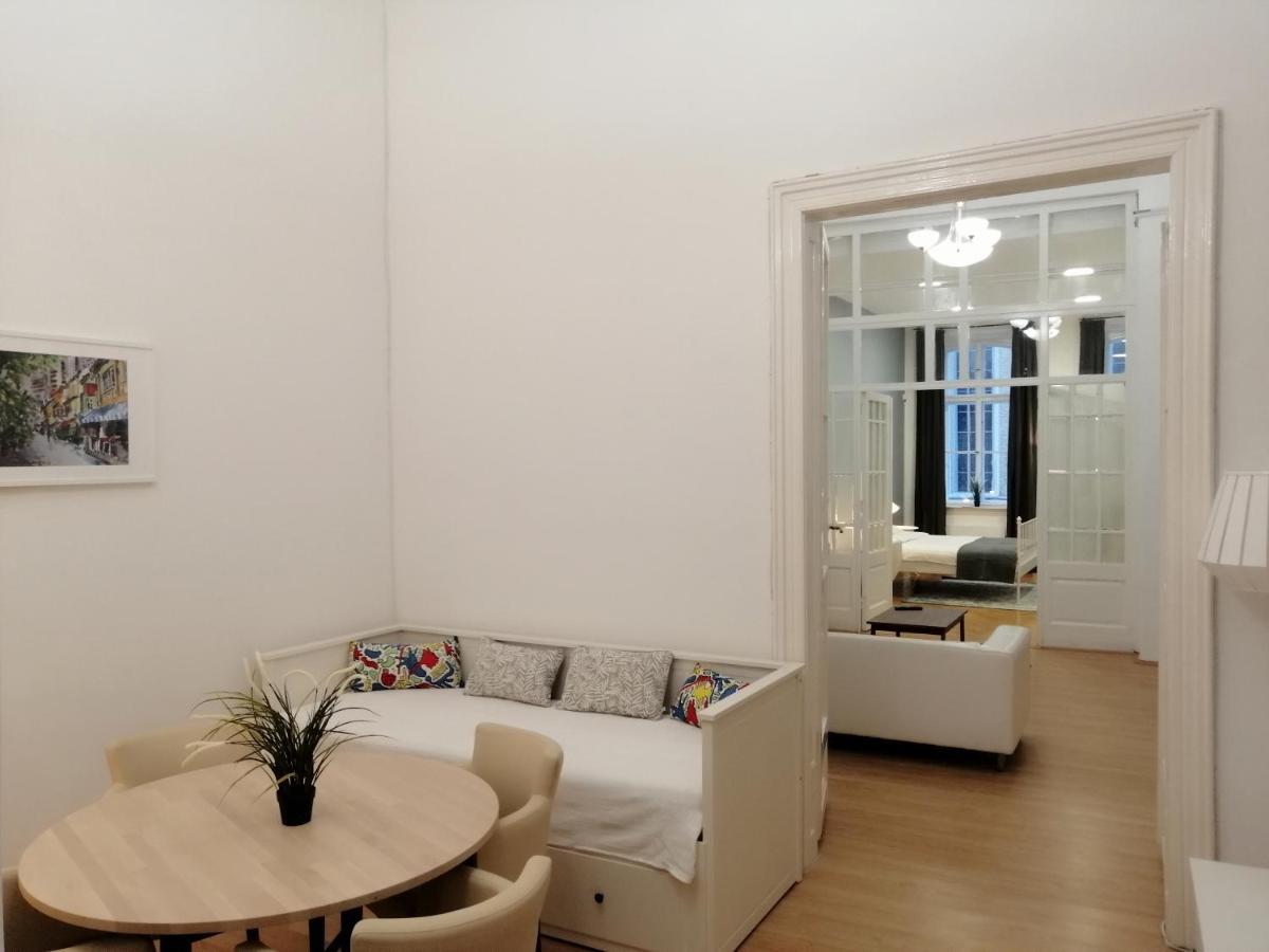 Filinhome Zmaj Jovina Suite Novi Sad Esterno foto