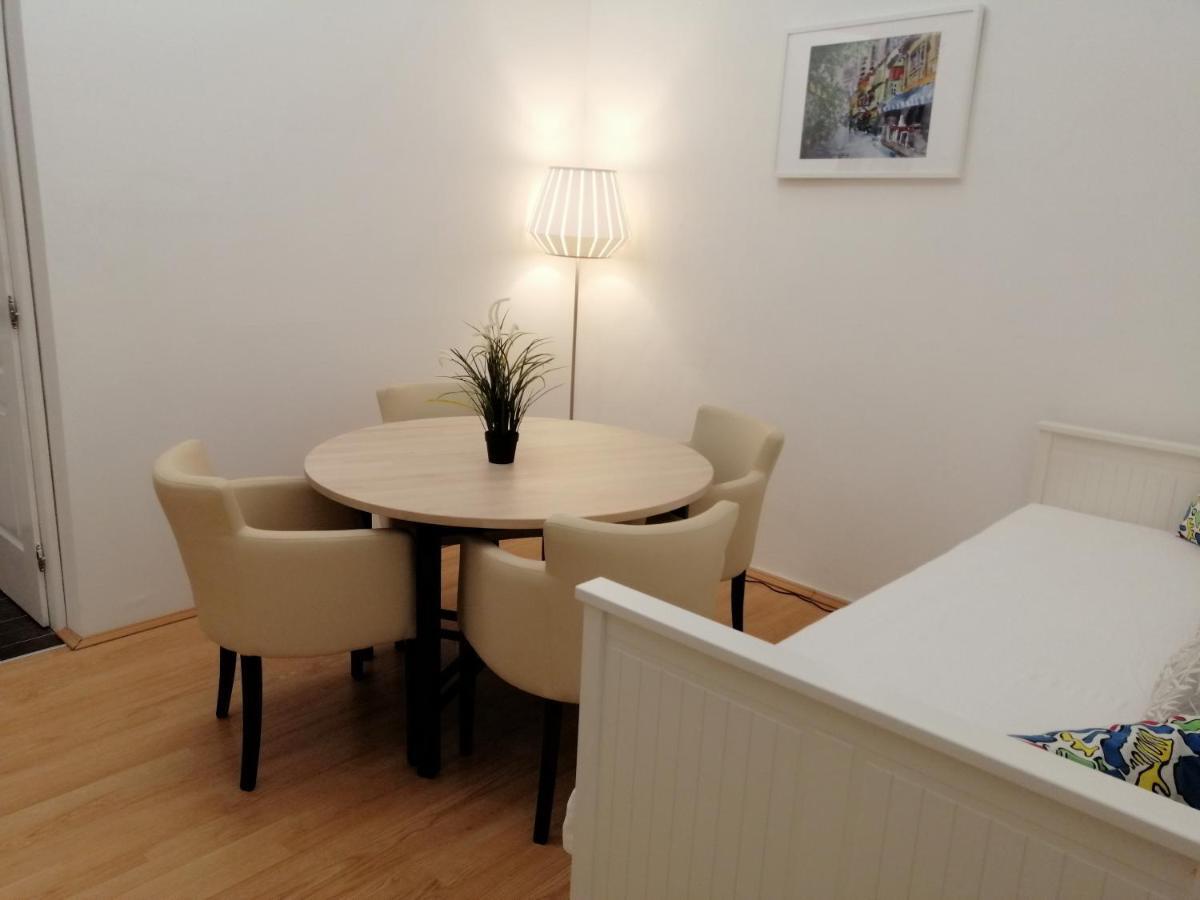 Filinhome Zmaj Jovina Suite Novi Sad Esterno foto