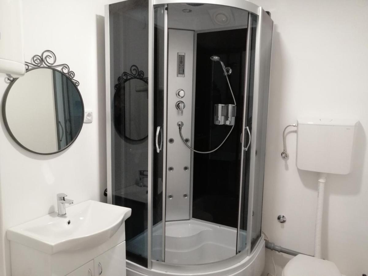 Filinhome Zmaj Jovina Suite Novi Sad Esterno foto