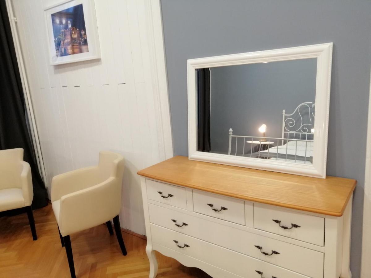 Filinhome Zmaj Jovina Suite Novi Sad Esterno foto