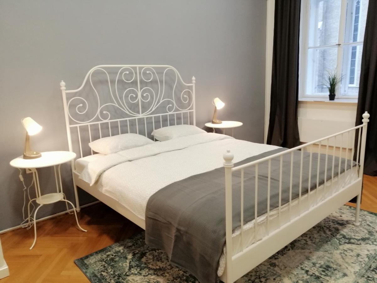 Filinhome Zmaj Jovina Suite Novi Sad Esterno foto