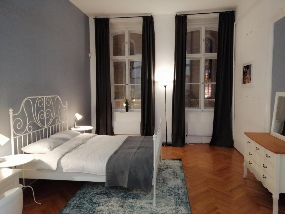 Filinhome Zmaj Jovina Suite Novi Sad Esterno foto